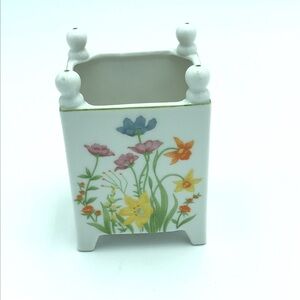 Vintage Floral Planter Decor